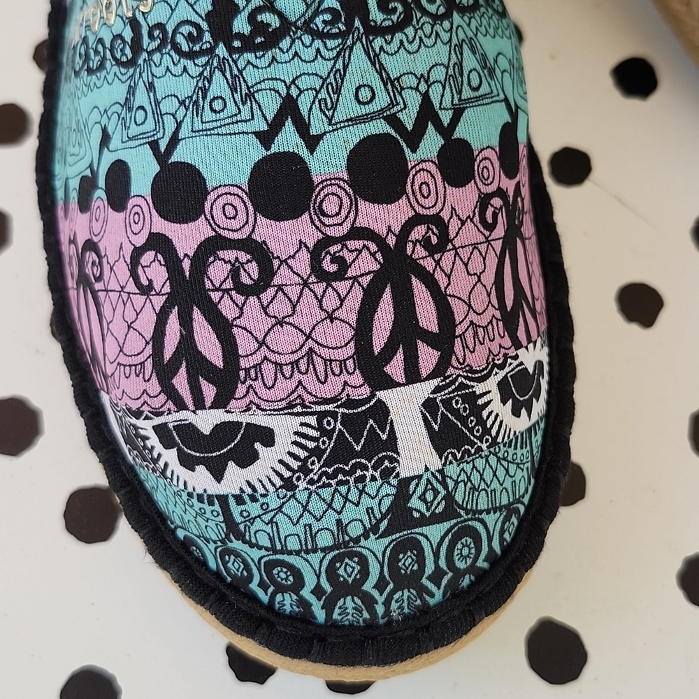 NWOT SAKROOTS LIGHTWEIGHT PATTERNED FLATS - Picture 2 of 11